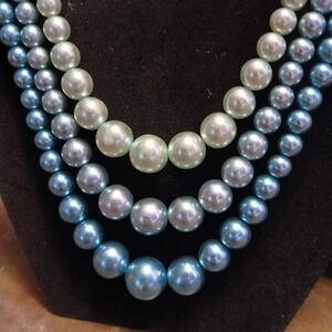Vintage mid-century mermaidcore graduated bib blue faux pearl necklace